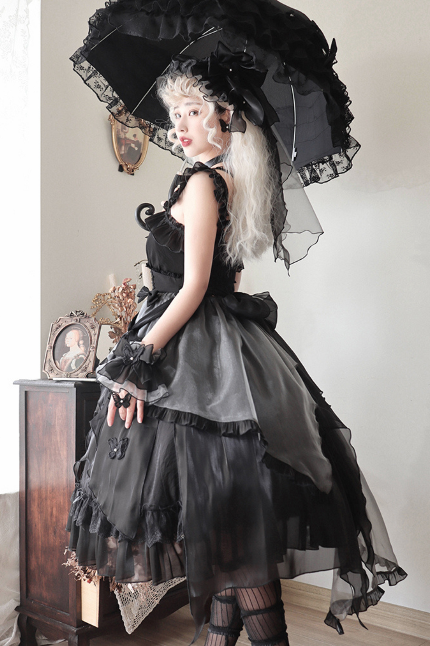 Kleid mit fliegenden großen Lolita-Ärmeln