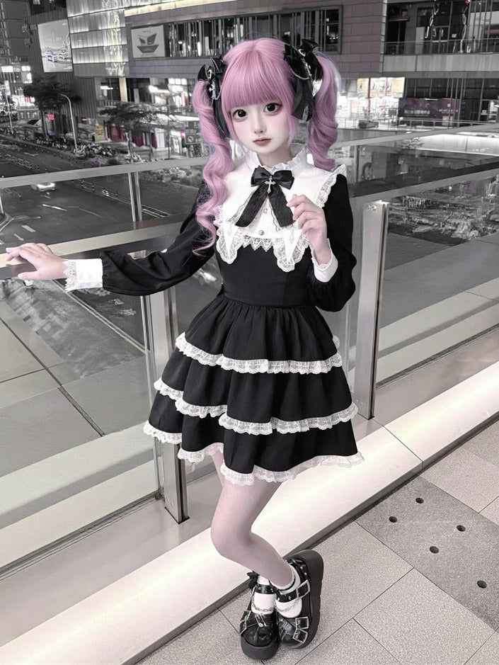 Jirai-kei Tiered Long Sleeve Dress with Pointed Collar, Lace & Bows, Black White - Puppet Bombs