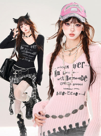 ピンク/ブラックレター アシンメトリー ディストレスヘム Vネック スリムフィット セーター