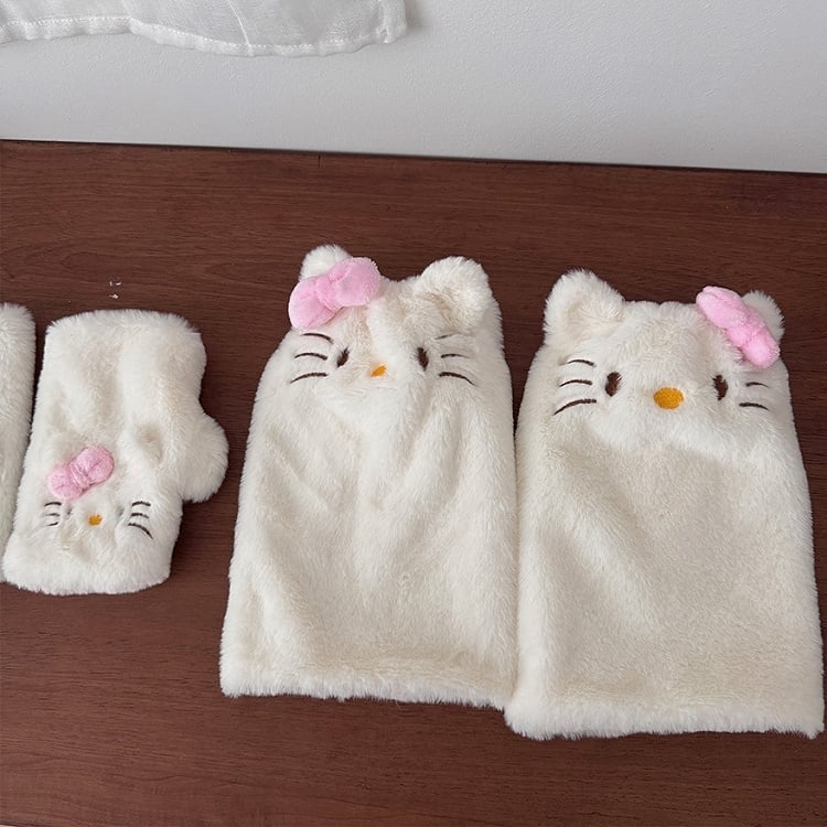 Weiße süße Kätzchen-Plüsch-Beinwärmer