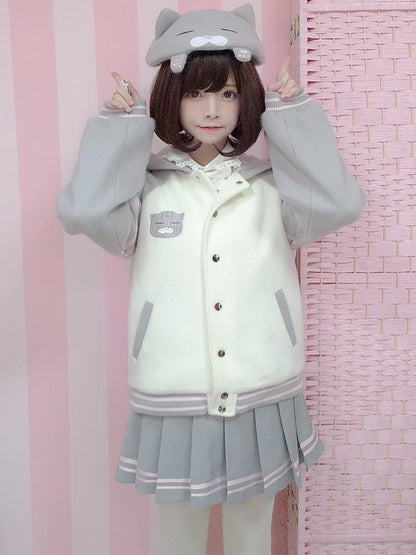 グレーのハイウエストプリーツスカート