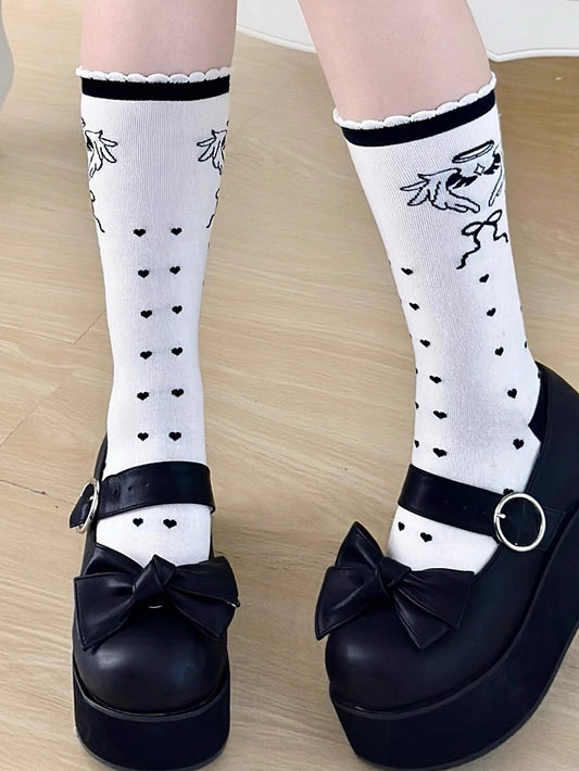 Lolita-Socken mit schwarzen Engelsflügeln und Kalbsleder-Print