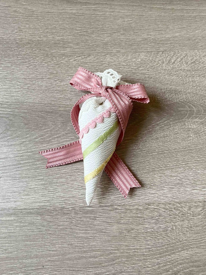 Taschenbrosche Gebäck