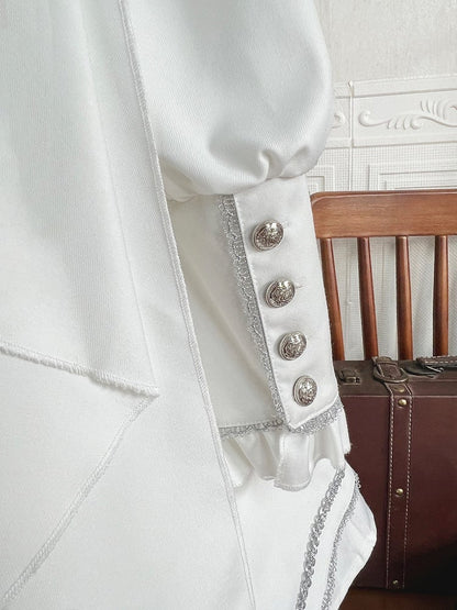 Weißes und blaues Militär-Lolita-Outfit, langärmliges Oberteil, hoch taillierter Rock