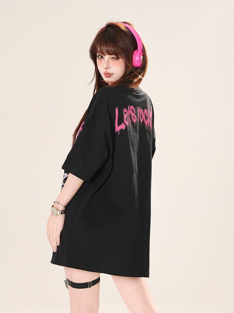 Weiß/Schwarzes lockeres T-Shirt mit Rundhalsausschnitt und Anime-Mädchen-Print