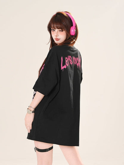 Weiß/Schwarzes lockeres T-Shirt mit Rundhalsausschnitt und Anime-Mädchen-Print