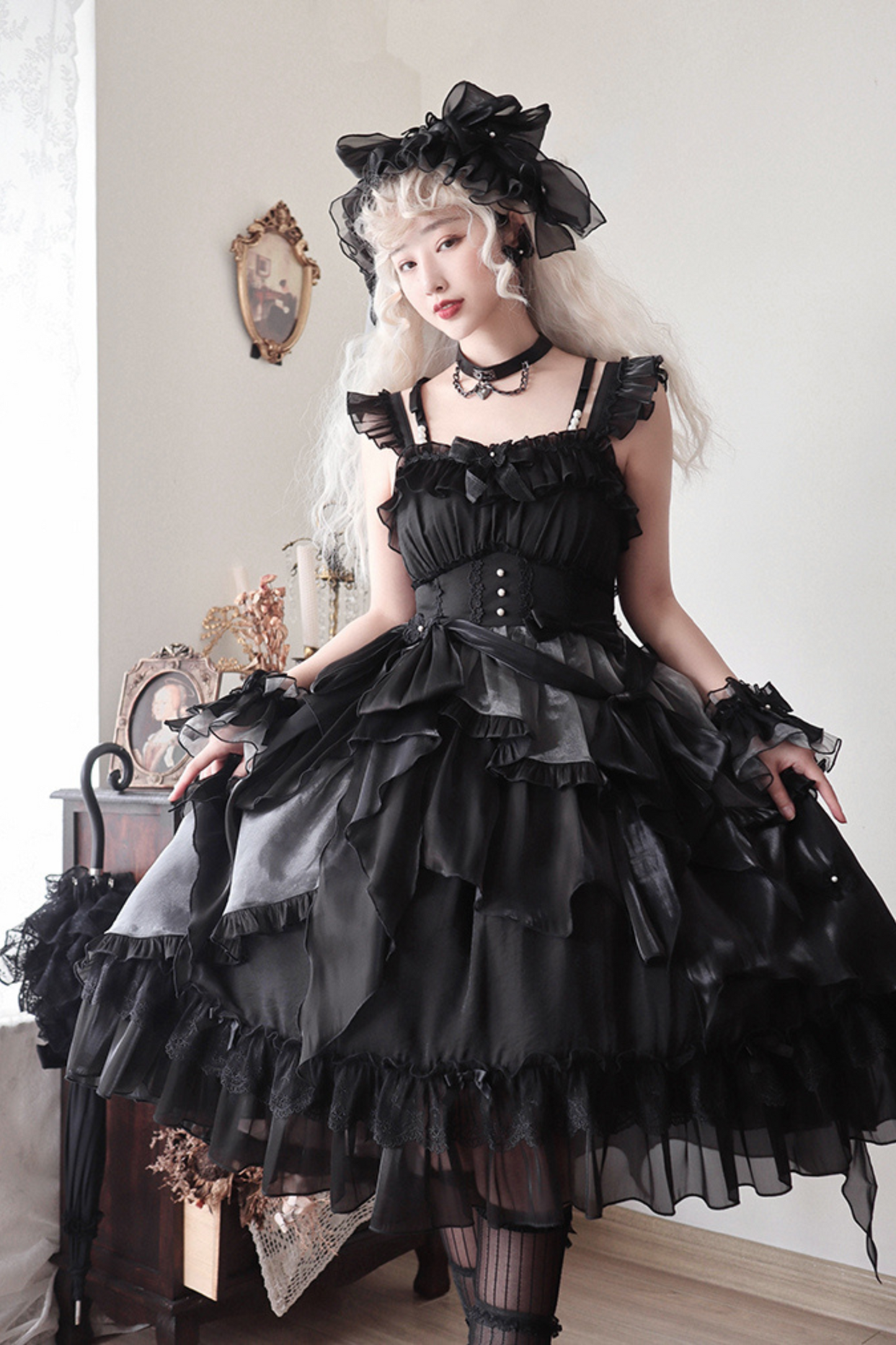 Kleid mit fliegenden großen Lolita-Ärmeln