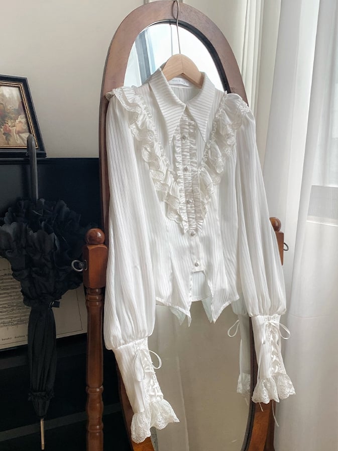 Umschlagbares Lolita-Hemd mit langen, spitzen Ärmeln und weißem Gothic-Kragen