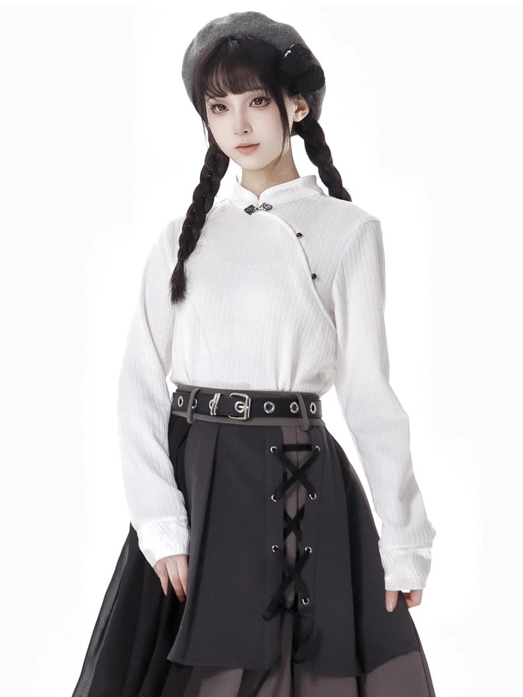 ホワイトのバンドカラー長袖トップス