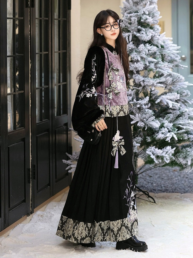 Black and Purple Chinese-Style Skirt with Floral Embroidery and Beaded Pendant - Han Ru Chu Hanfu &amp; Han-Element Studi