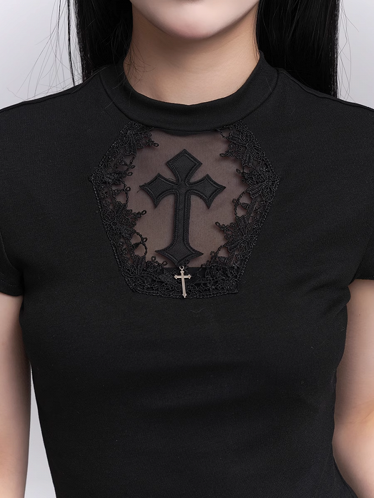 Schwarzes T-Shirt in Sargform mit ausgeschnittener Kreuz-Applikation