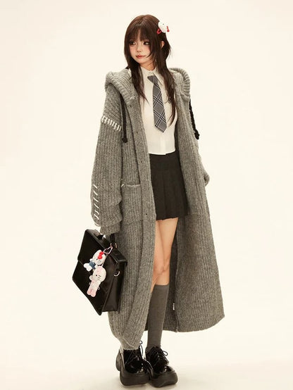 グレーのロングフードカーディガン