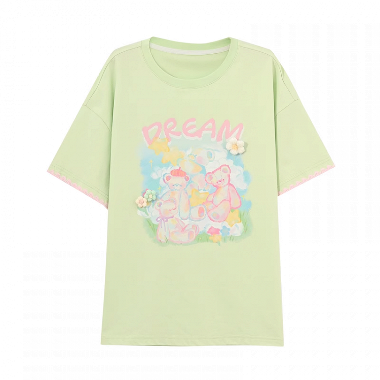 Grünes, lockeres Strick-T-Shirt mit Rundhalsausschnitt und Blumenakzenten und Teddybär-Print