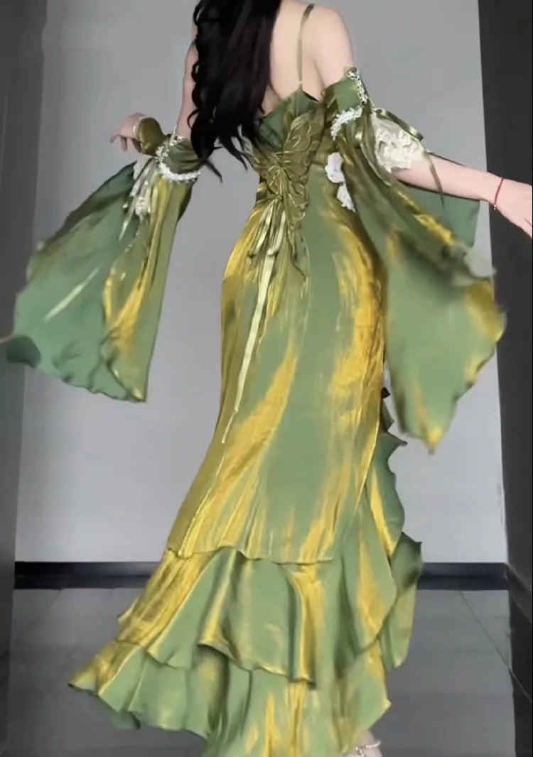 ガウンスリーブのイブニングドレス、取り外し可能なフリル、グリーンのマーメイドロゼット付き