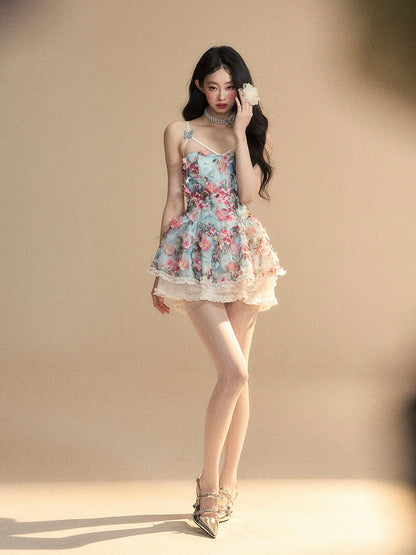 アクセントブルーの油絵プリントフローラルバタフライスリップドレスフリルミニトリムと