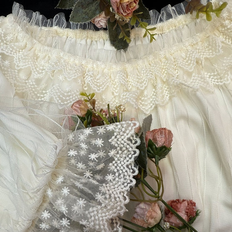 ショート丈伸縮性ブラウス ネックライン アプリコットスリーブ