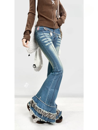 Blaue Schlagjeans mit kariertem Besatz