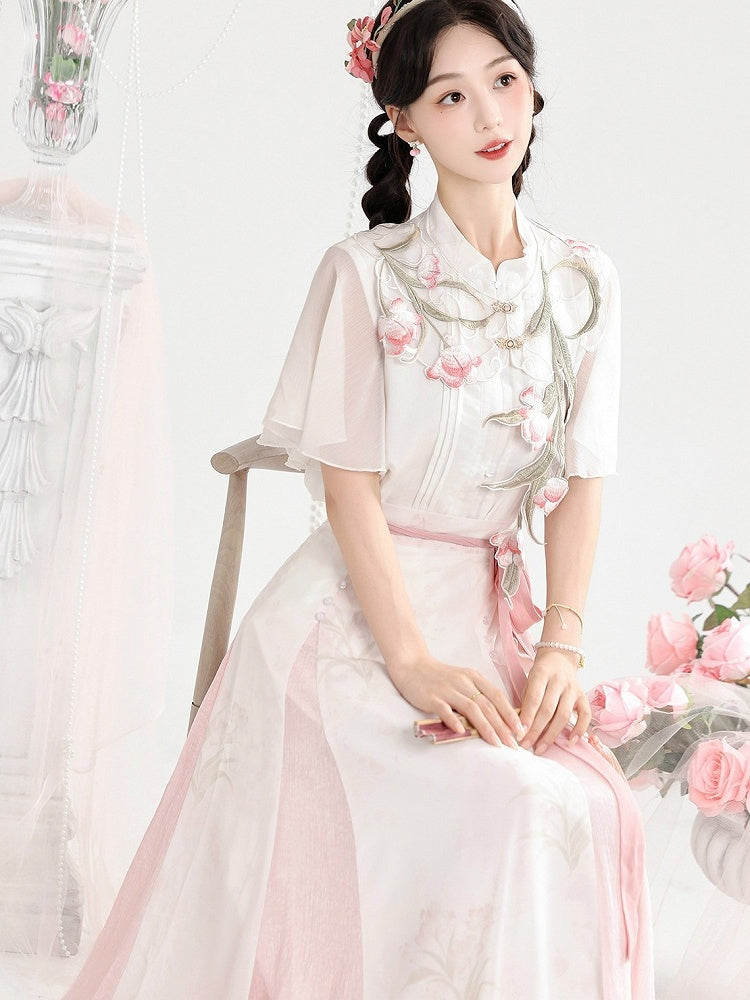 Floral-Embroidered White Shoulder Capelet in Chinese-Inspired Design - Unknown Star