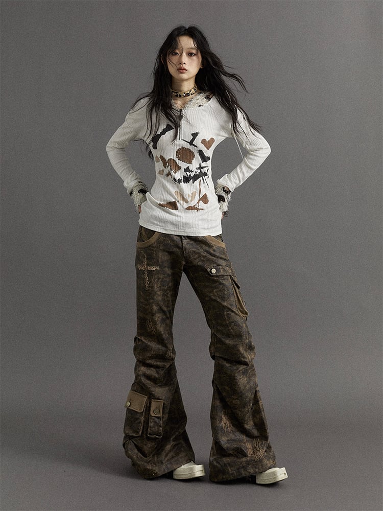 Dusty Grey Camo – Niedrig taillierte Cargohose im Distressed-Look mit ausgestelltem Bein