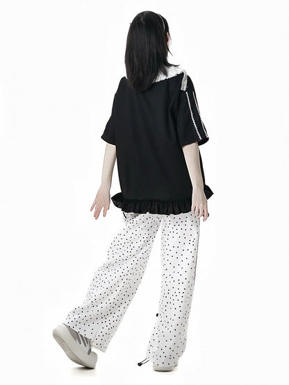 Weiße Baumwollhose mit geradem Bein und Punktemuster und Panda-Plüschtier