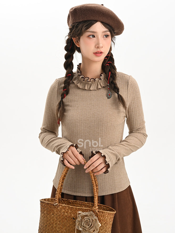 Hellbraunes Langarm-Top mit Rüschenausschnitt