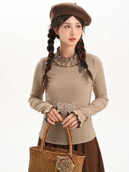 Hellbraunes Langarm-Top mit Rüschenausschnitt