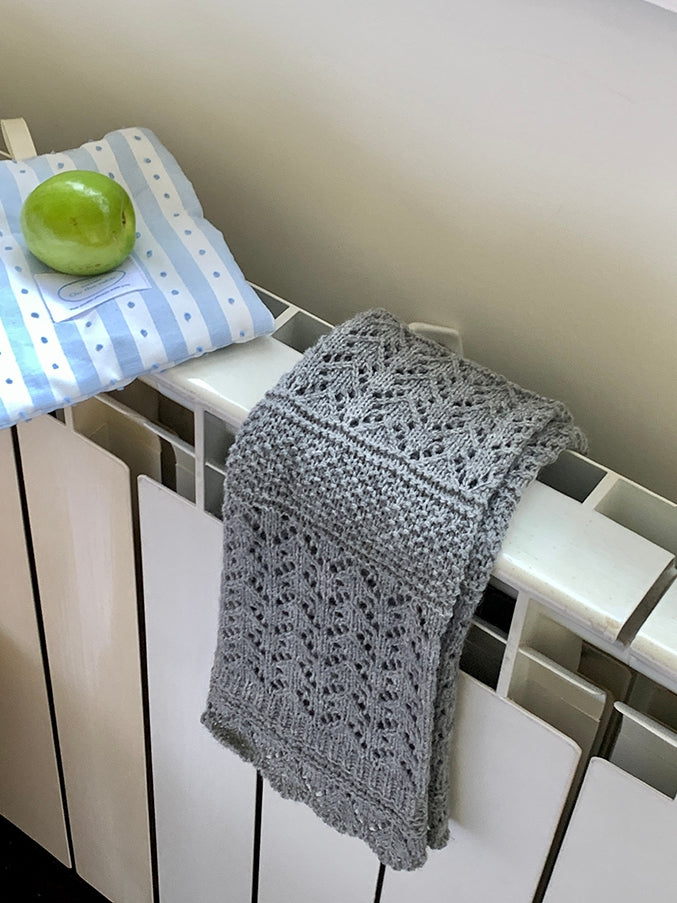 Chaussettes montantes tricotées ajourées grises/blanches/noires