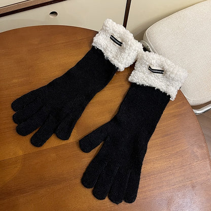 Schwarz/Weiße Plüschhandschuhe