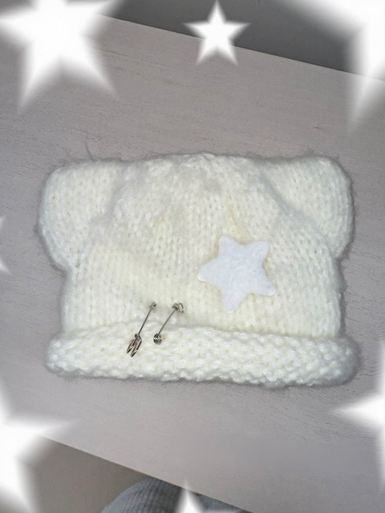 White Plush Knit Hat with Star Decoration - IVONA boutique