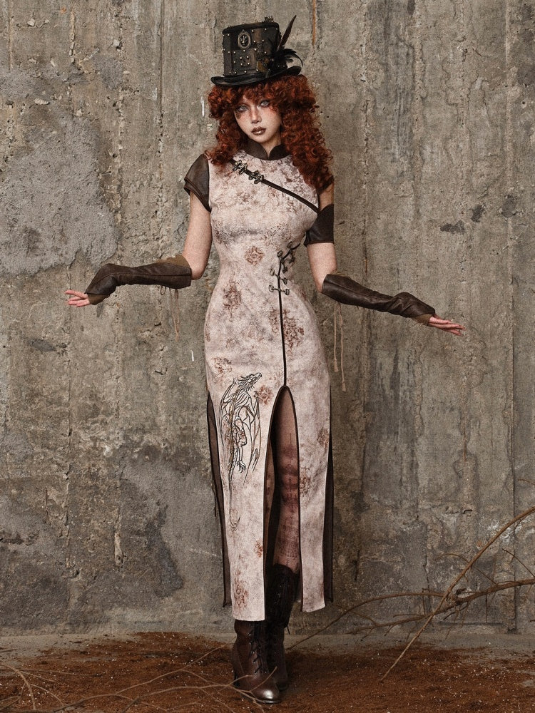 スチームパンクなアシンメトリースリーブのドラゴン刺繍ドレス