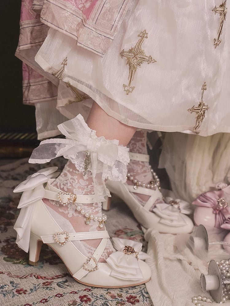 デザイン：ハートにクロスビーズ、トップチャーム、ホワイトリボン