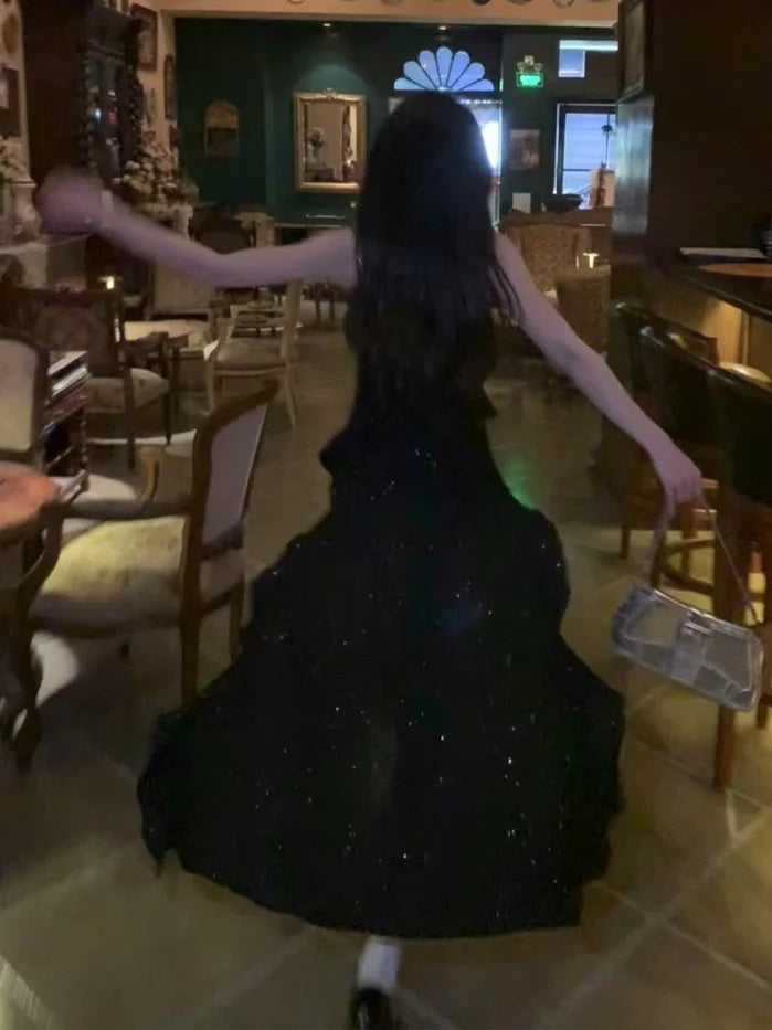 Unterkleid mit gestuften Pailletten, High-Low-Rock, Rüschen, schwarzer herzförmiger Ausschnitt