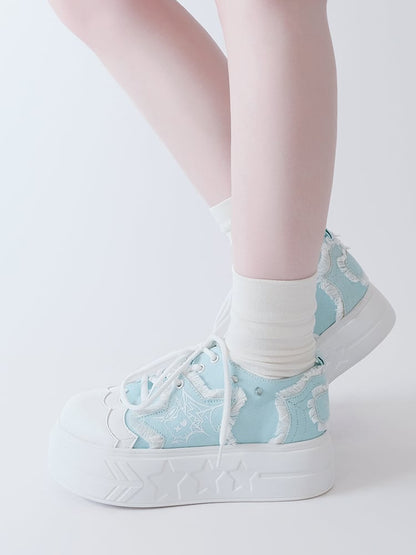 Blaue Plateau-Sneaker mit Stern-Applikation