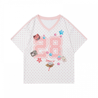 Weißes T-Shirt mit V-Ausschnitt und Zahlen- und Sternendruck