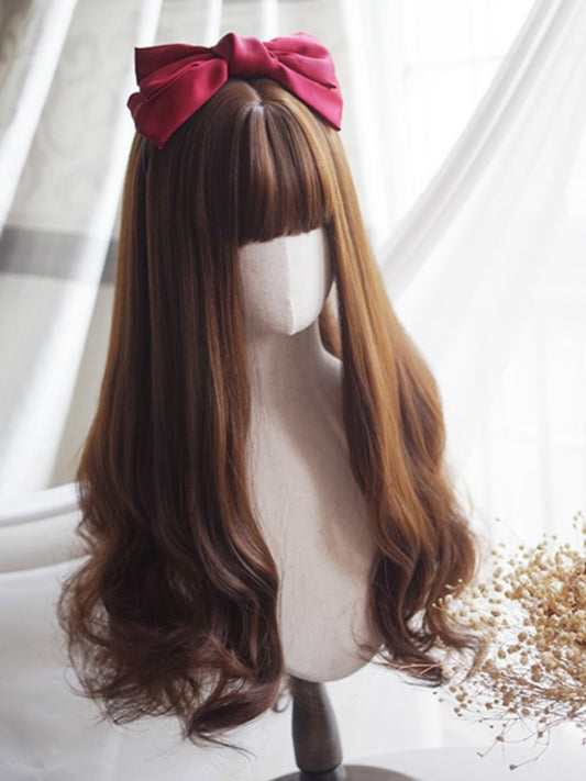 Karamellfarbene, lange, gewellte Perücke mit vollem Pony