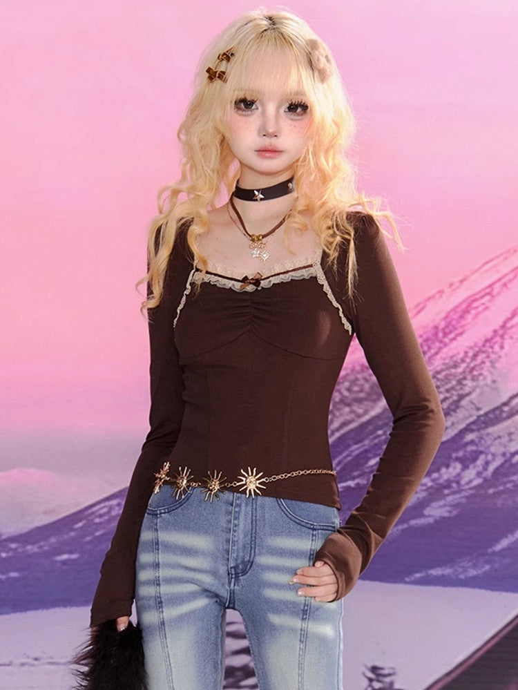 Kaffeebraunes Slim-Fit-Top mit quadratischem Ausschnitt und Spitzenbesatz