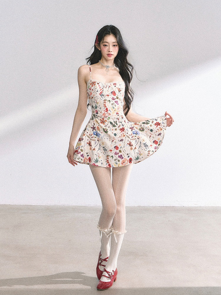 Beiges, floral bedrucktes, weihnachtliches Cami-Kleid, lange/kurze Version