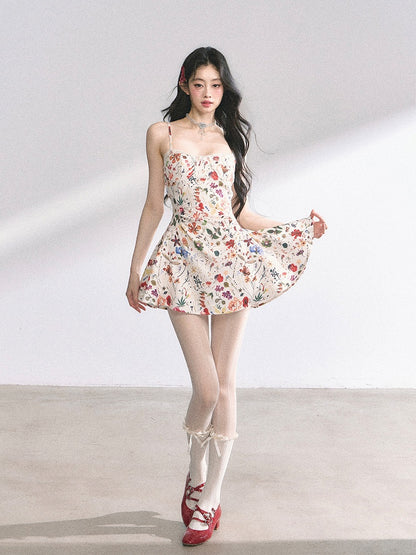 Beiges, floral bedrucktes, weihnachtliches Cami-Kleid, lange/kurze Version