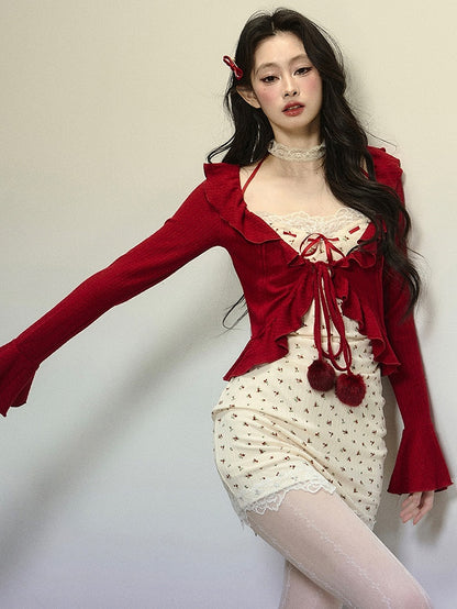 Roter Cardigan mit Glockenärmeln und selbstbindenden Trägern und Rüschenbesatz