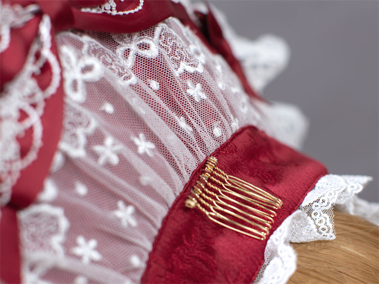 Spitzenbesatz mit Schleife in Weiß und Weinrot