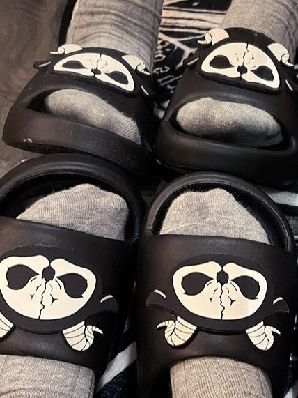 Hausschuhe Reaper Grim Gothic Schwarz Applikation Weiß und Sommer
