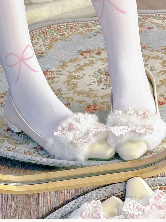 Aprikosenfarbene Slip-In-Ballerinas mit spitzer Zehenpartie und Schleife am oberen Absatz