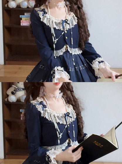 Kurzer, modischer dunkler Cardigan mit Schleife und blauer Spitze