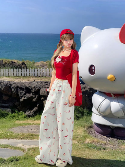 ホワイトのドローストリングウエスト、全体にキティプリントのワイドレッグカジュアルパンツ