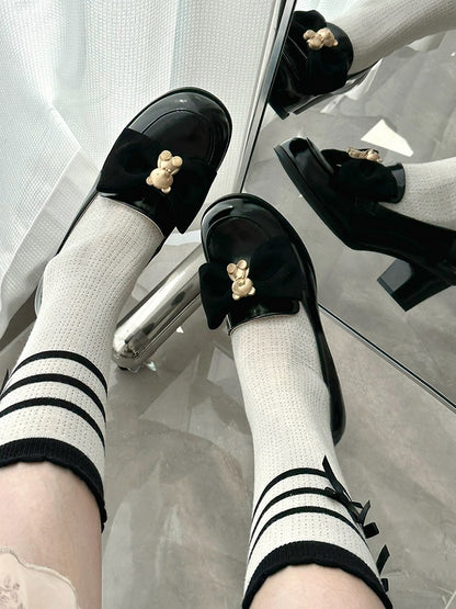 ブラックベアトップボウローファーで装飾