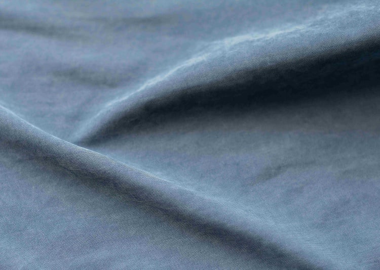 エレガントなダスティブルーのウエストコートとボーン入りハイウエストスカート