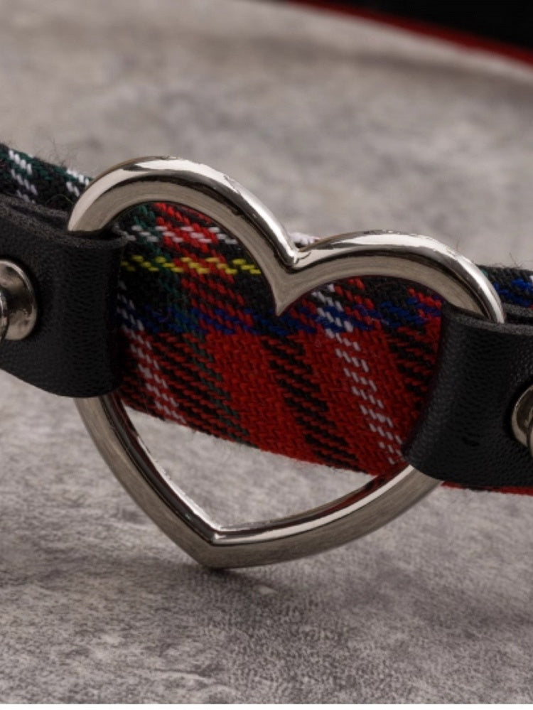 KC And Design Herz Rot mit karierter Schnalle Schwarz Nieten Muster