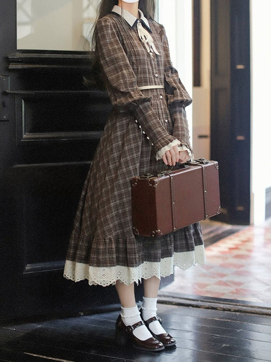 Ärmel Braun kariertes langes und beiges Spitzenkleid mit Taillengürtelbesatz