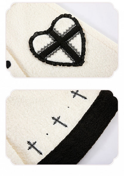 Schwarze herzförmige Wolltaschen mit weißer Stickerei und Mantel