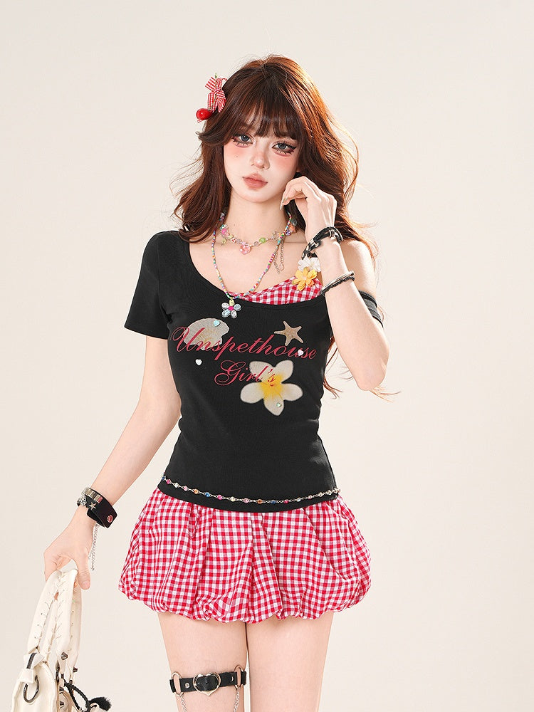 フェイクツーピースTシャツ アシンメトリーネックライン 花柄アクセント ホワイト/ブラック